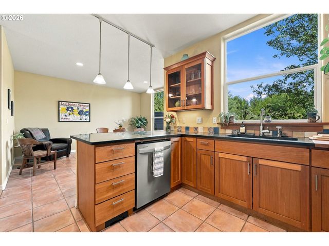 7430 Sw CAPITOL Hwy, Portland, OR 97219