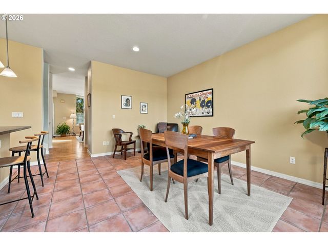 7430 Sw CAPITOL Hwy, Portland, OR 97219