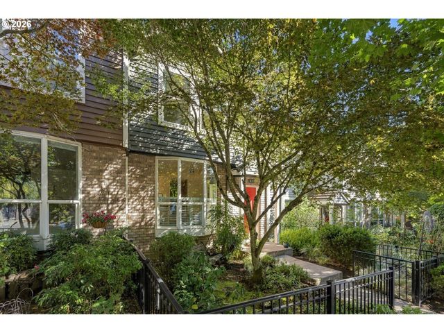 7430 Sw CAPITOL Hwy, Portland, OR 97219