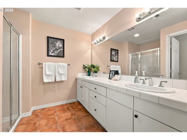 7430 Sw CAPITOL Hwy, Portland, OR 97219