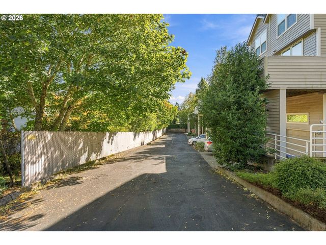 7430 Sw CAPITOL Hwy, Portland, OR 97219