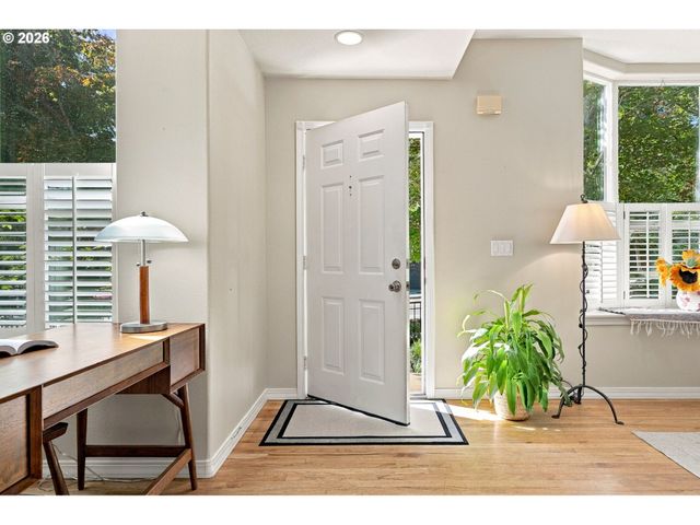 7430 Sw CAPITOL Hwy, Portland, OR 97219