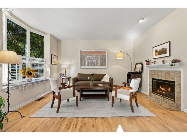 7430 Sw CAPITOL Hwy, Portland, OR 97219