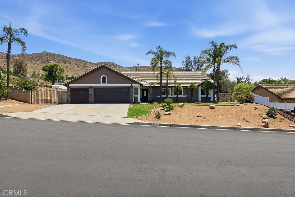 8097 Stonemist, Riverside, CA 92509