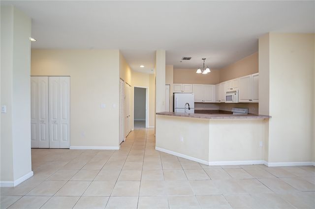 5015 Fairways Circle 305, Vero Beach, FL 32967