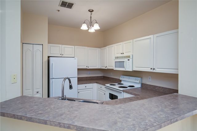 5015 Fairways Circle 305, Vero Beach, FL 32967