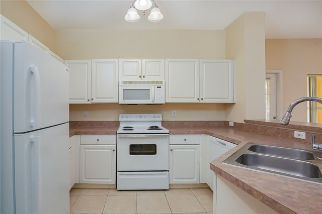 5015 Fairways Circle 305, Vero Beach, FL 32967