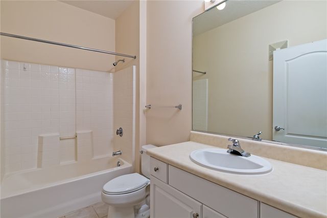 5015 Fairways Circle 305, Vero Beach, FL 32967
