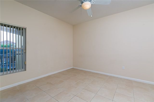 5015 Fairways Circle 305, Vero Beach, FL 32967