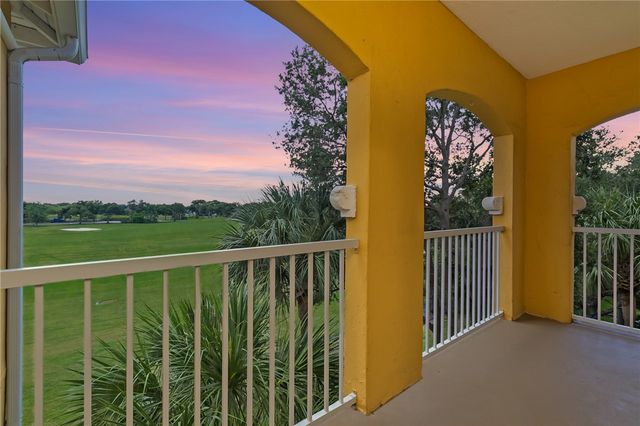 5015 Fairways Circle 305, Vero Beach, FL 32967