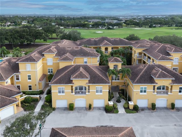 5015 Fairways Circle 305, Vero Beach, FL 32967