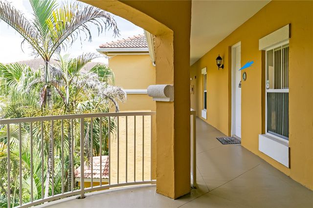 5015 Fairways Circle 305, Vero Beach, FL 32967
