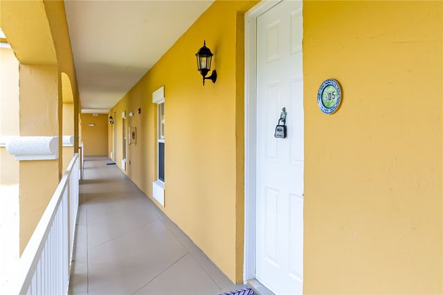 5015 Fairways Circle 305, Vero Beach, FL 32967