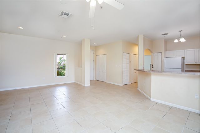 5015 Fairways Circle 305, Vero Beach, FL 32967