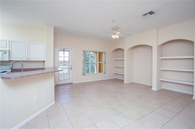 5015 Fairways Circle 305, Vero Beach, FL 32967