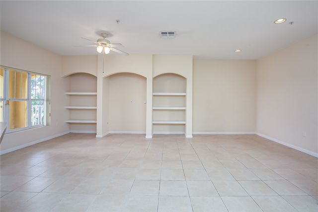 5015 Fairways Circle 305, Vero Beach, FL 32967