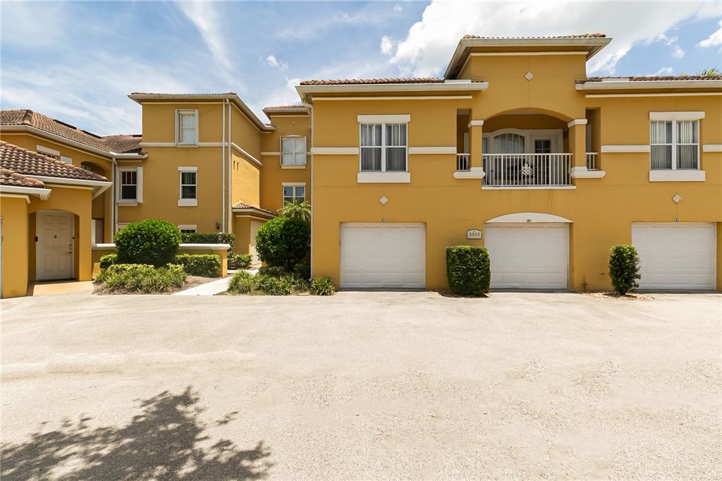5015 Fairways Circle 305, Vero Beach, FL 32967