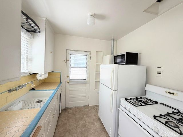141 N Kenwood Street B, Burbank, CA 91505