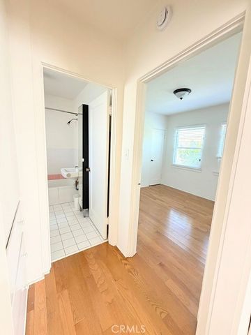 141 N Kenwood Street B, Burbank, CA 91505