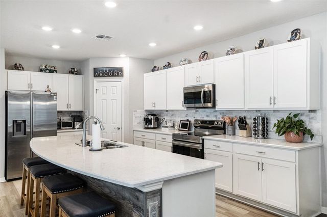 6518 PEBBLEBROOKE DRIVE, Zephyrhills, FL 33541