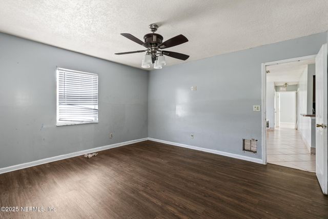8202 OLD ENGLISH Drive, Jacksonville, FL 32244