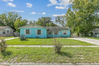 8202 OLD ENGLISH Drive, Jacksonville, FL 32244