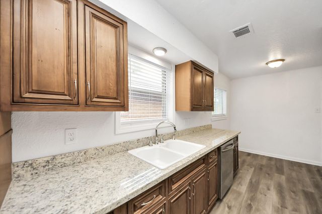 1833 El Mar Lane, Seabrook, TX 77586