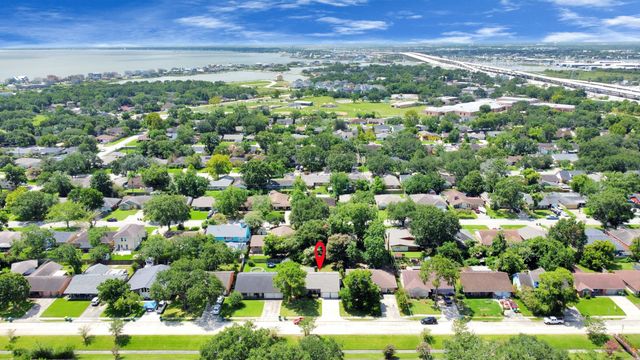1833 El Mar Lane, Seabrook, TX 77586