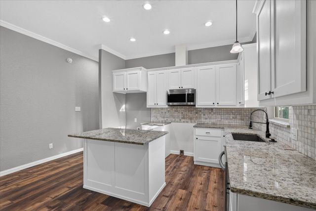 617 E Chambers Street, Cleburne, TX 76031