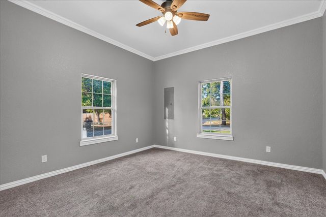 617 E Chambers Street, Cleburne, TX 76031