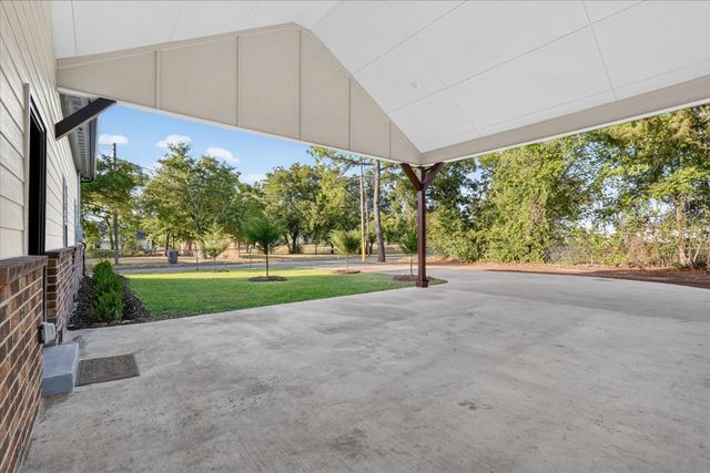 617 E Chambers Street, Cleburne, TX 76031