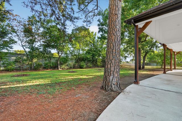 617 E Chambers Street, Cleburne, TX 76031