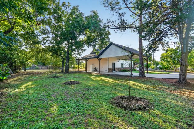 617 E Chambers Street, Cleburne, TX 76031