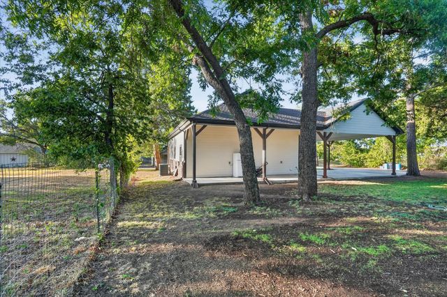 617 E Chambers Street, Cleburne, TX 76031
