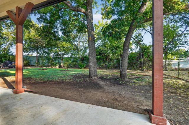617 E Chambers Street, Cleburne, TX 76031