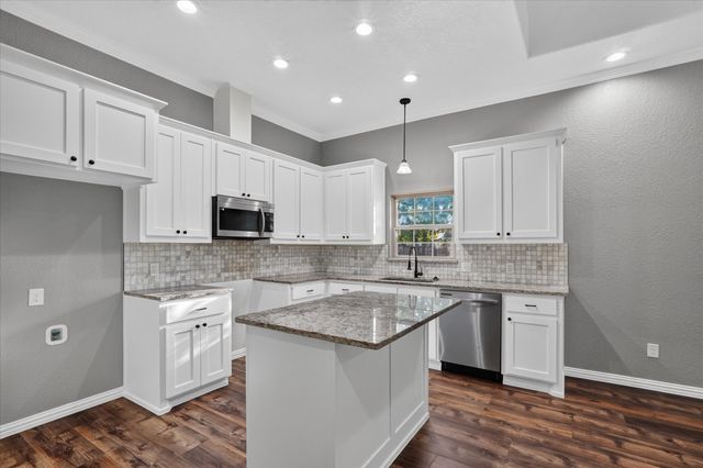 617 E Chambers Street, Cleburne, TX 76031