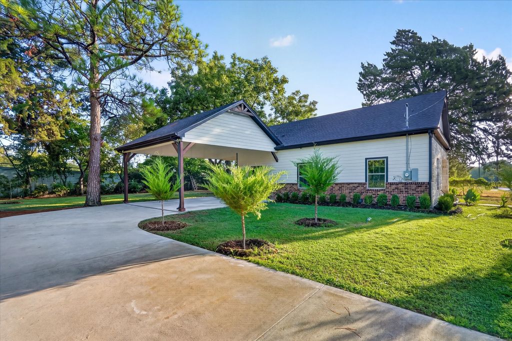 617 E Chambers Street, Cleburne, TX 76031 — photo 3
