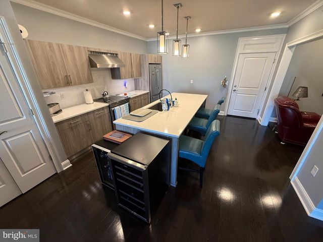 200 N SYCAMORE ST #2I, Newtown, PA 18940