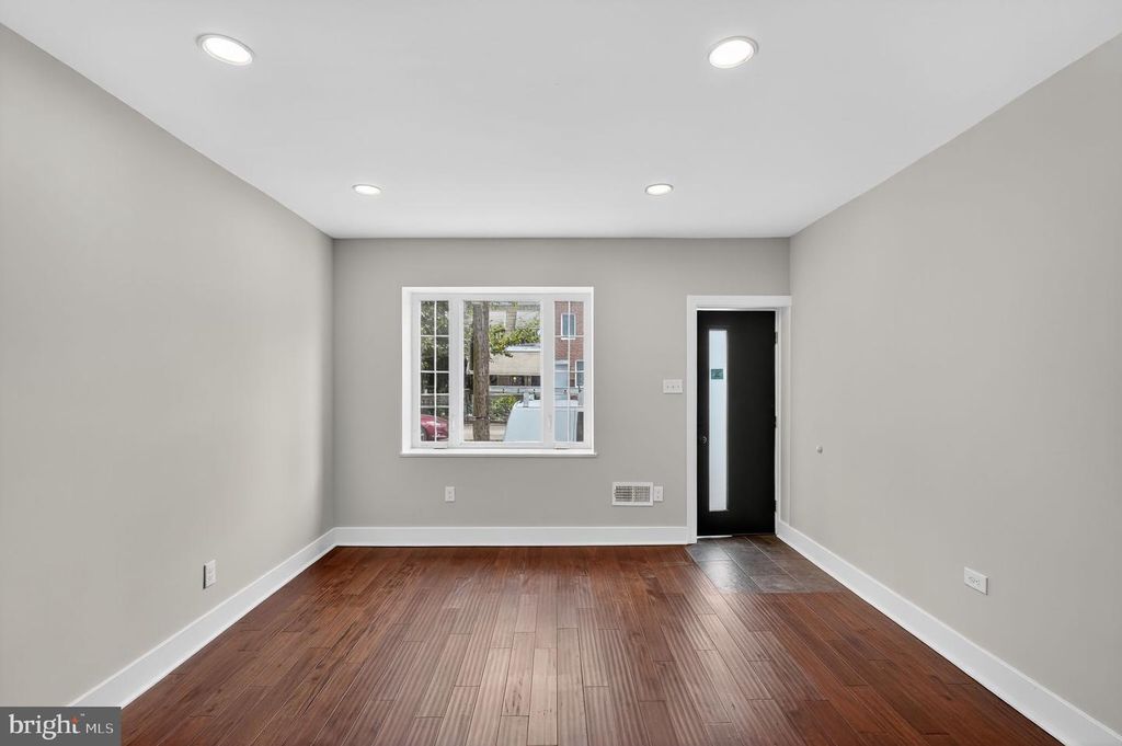 2020 E CUMBERLAND ST, Philadelphia, PA 19125