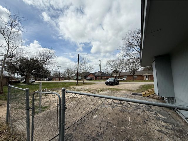 4114 Victoria Avenue, Dickinson, TX 77539