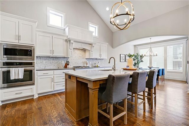 2344 W 146th Terrace, Leawood, KS 66224