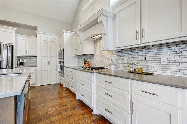 2344 W 146th Terrace, Leawood, KS 66224