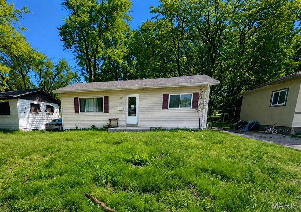 10512 Earl Drive, St Louis, MO 63136