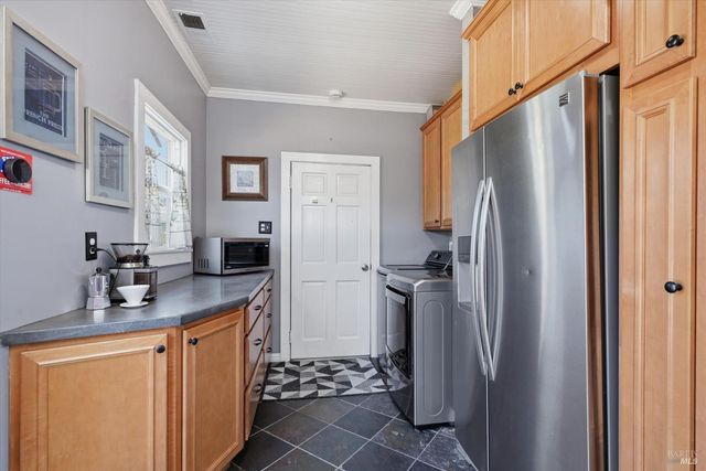 15 10th St, Santa Rosa, CA 95401