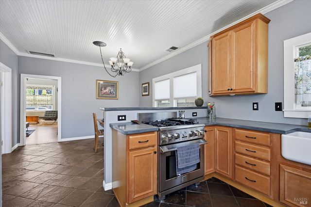 15 10th St, Santa Rosa, CA 95401