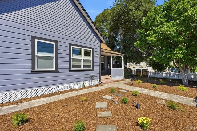 15 10th St, Santa Rosa, CA 95401