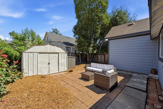 15 10th St, Santa Rosa, CA 95401