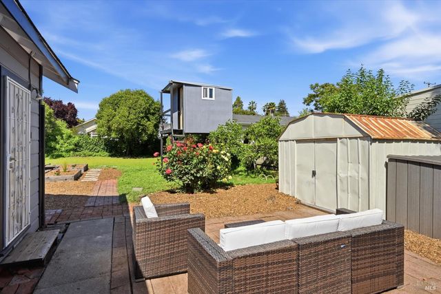 15 10th St, Santa Rosa, CA 95401