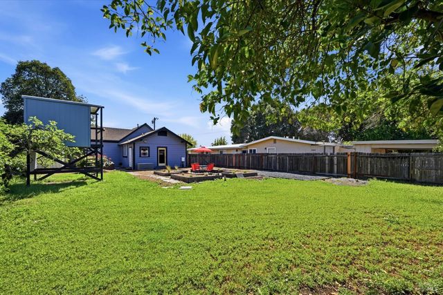 15 10th St, Santa Rosa, CA 95401