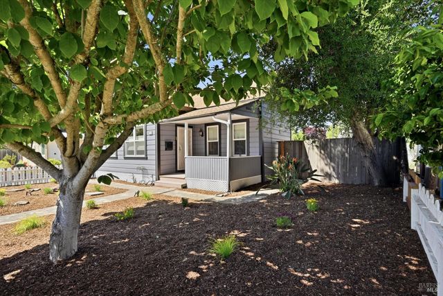 15 10th St, Santa Rosa, CA 95401